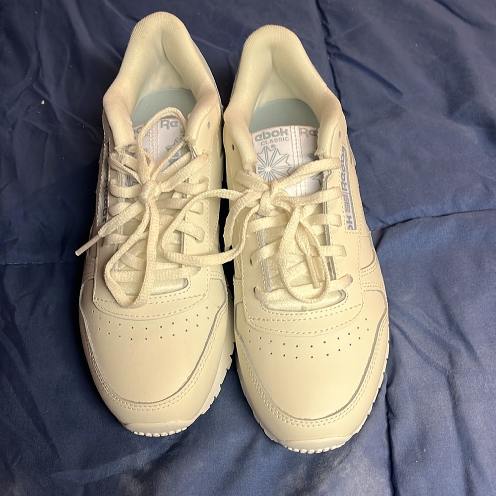 Reebok - Picture 2 of 5